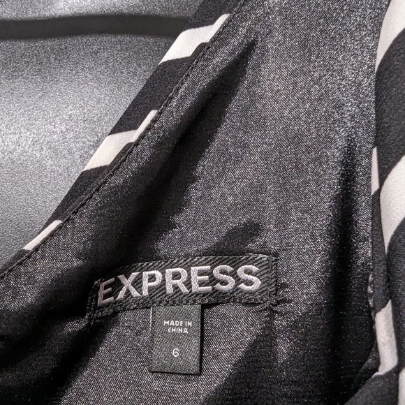 Excellent gently used condition EXPRESS Blk and Wht Dress Size 6 - Picture 3 of 4